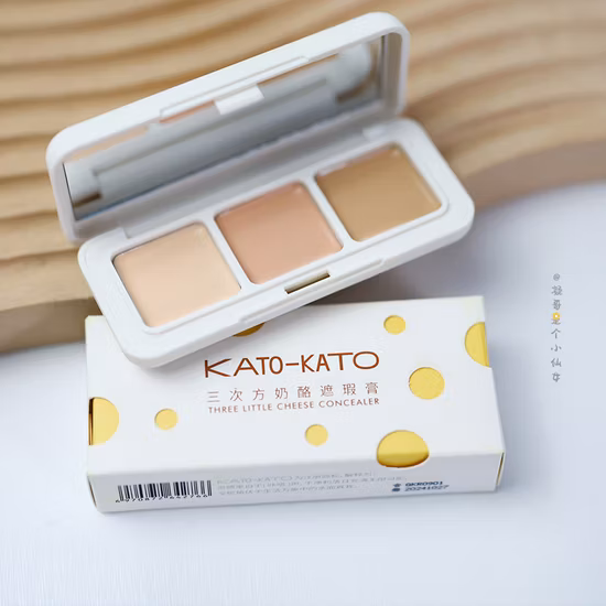 Kato Tricolor Plate Covers The Face with Spots Acne Marks and Dark Circles Concealer